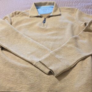 CHAPS MEDDIUM PULL OVER SIZE M. LIKE BRAND NEW. BEAUTIFUL GOLD BIEGE COLOR.
